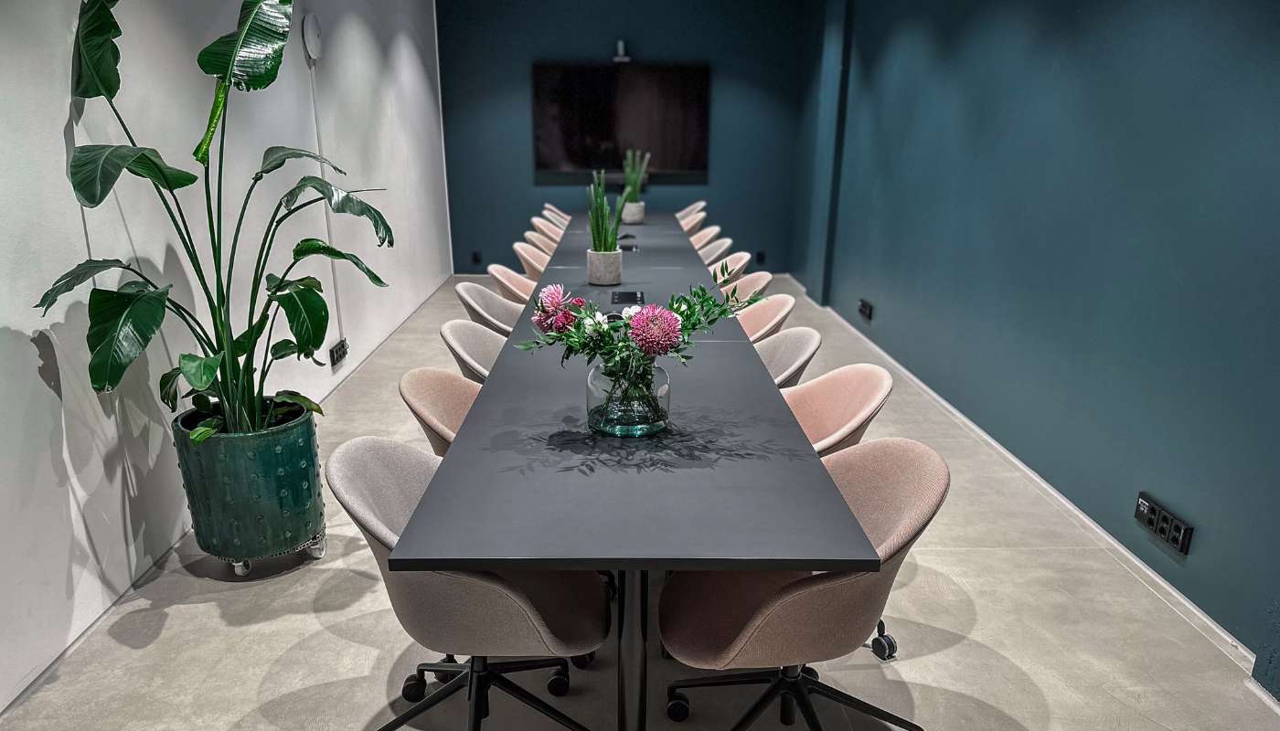 Kokous- ja tapahtumakeskus Finlayson Meetings kokoustila neuvotteluille ja isompiin yritystilaisuuksiin Tampereen Finlaysonilla