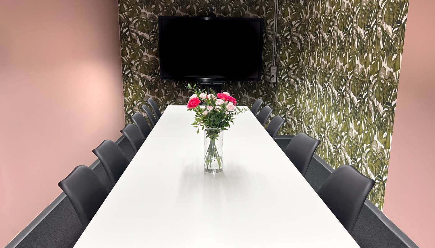 Innovation Home Tampereen neuvottelutila paalvereille ja kokouksille